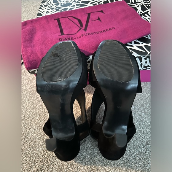 Diane Von Furstenberg criss cross suede heels, black, size 5 - Picture 7 of 7